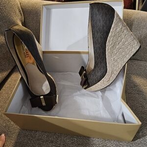 Women's brown wedges size 9M Michael Kors